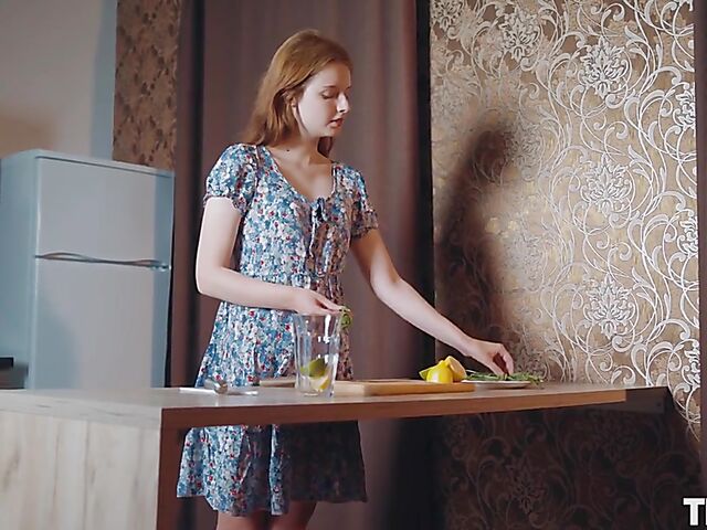 Solo redhead Sienna is full of energy and ready to masturbate