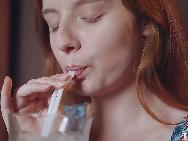 Solo redhead Sienna is full of energy and ready to masturbate