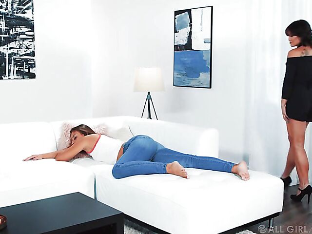 MILF lesbian Ryder Skye has a crush on young and juicy Gia Derza