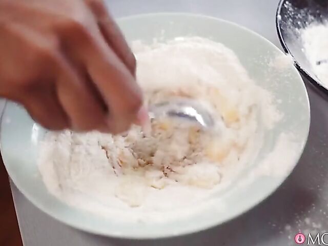 Kiki Minaj - Hot ebony MILF interracial kitchen quickie