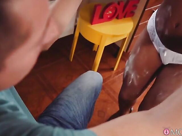 Kiki Minaj - Hot ebony MILF interracial kitchen quickie