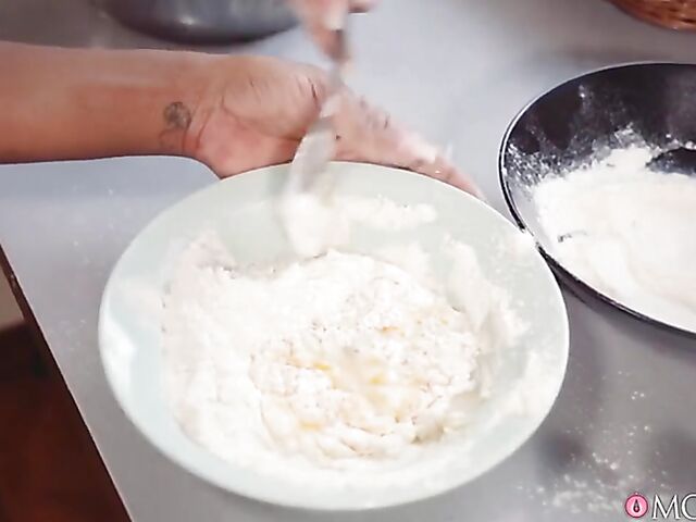 Kiki Minaj - Hot ebony MILF interracial kitchen quickie