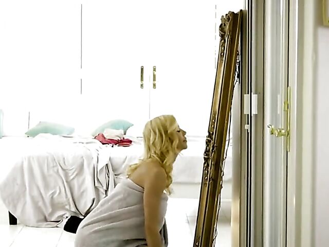 Big tits mom Alexis Fawx and skinny teen Piper Perri both want his juices