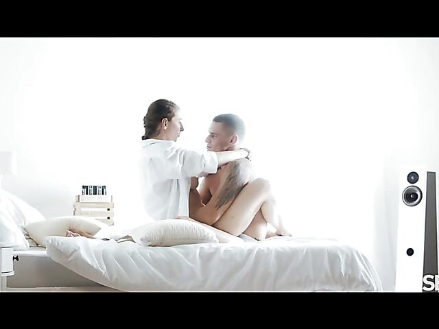 Erotic morning fuck with playful Emylia Argan
