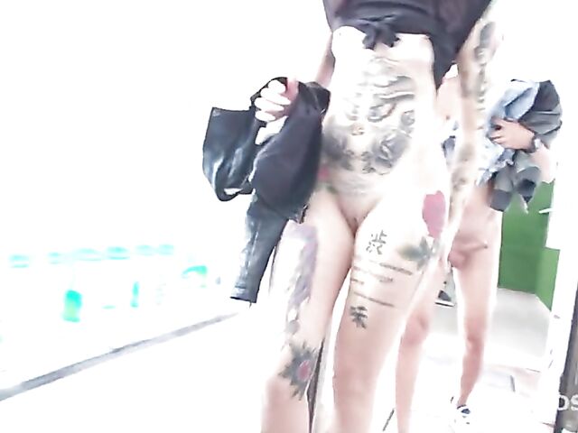 Tattooed anal slut with glasses Giada Sgh gets fucked in the ass