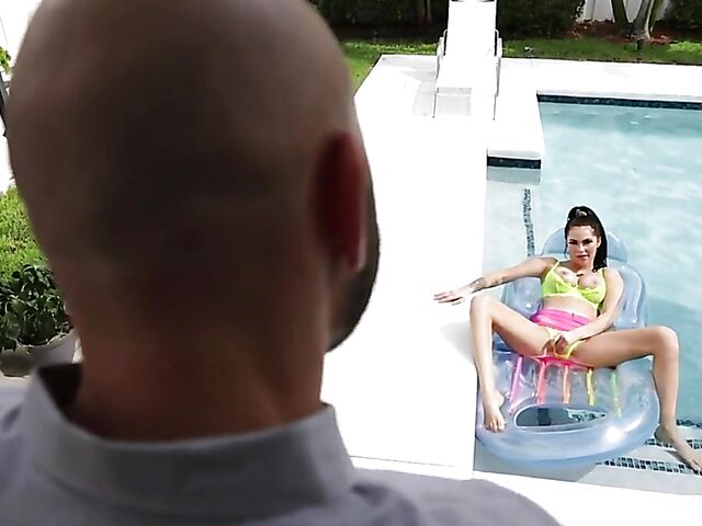 Hot brunette fuck with stacked girl MJ Fresh