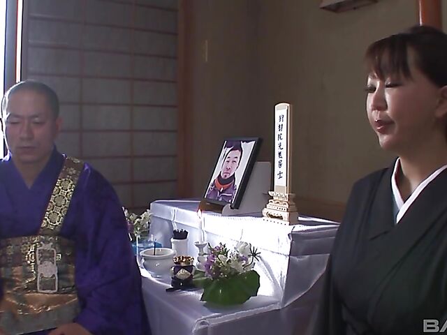 Submissive Japanese MILF gangbang with creampie featuring Kano Waka