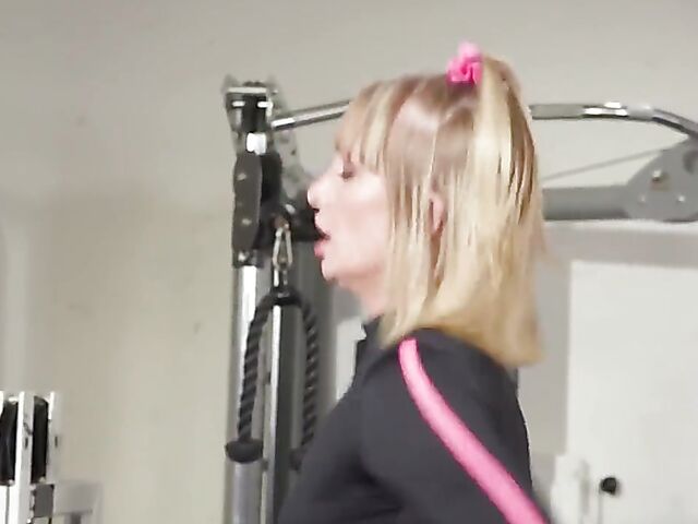 Intense workout and gym anal in stockings with Daisy Stone