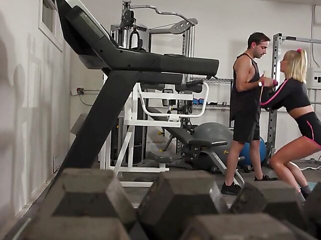 Intense workout and gym anal in stockings with Daisy Stone