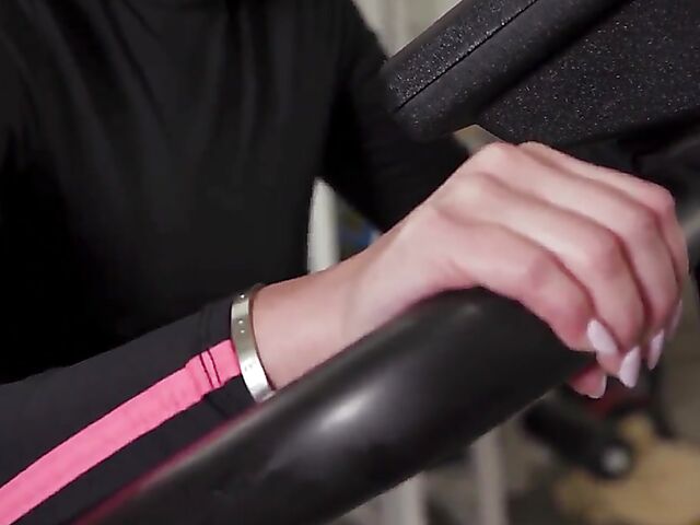 Intense workout and gym anal in stockings with Daisy Stone