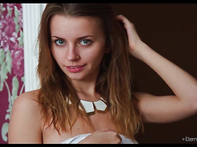 Small tits solo posing with skinny nude model Lucia D