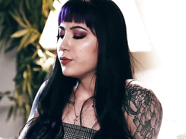 Talking to punk tattoo girl Charlotte Sartre about a car accident and helping her squirt