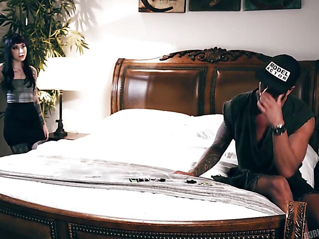 Talking to punk tattoo girl Charlotte Sartre about a car accident and helping her squirt