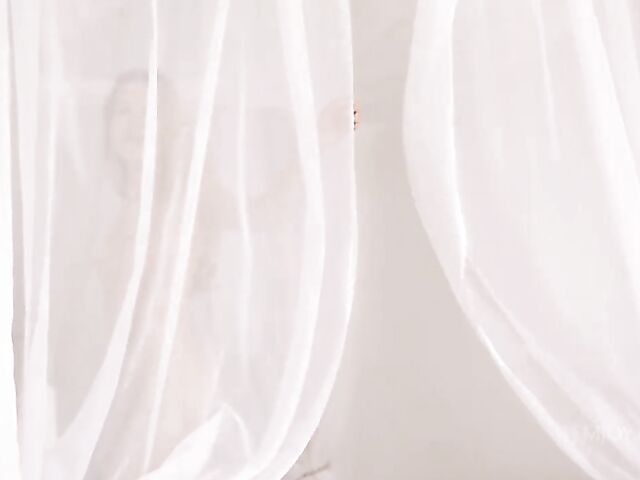 Alecia Fox - Small tits blonde solo in the bedroom