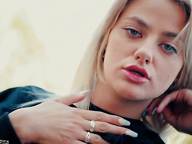 Hard sex on the sofa with blue-eyed Harmony Rivers