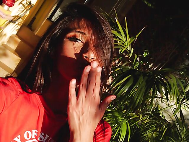 Skinny brunette model with tiny tits Hanna Le posing totally nude