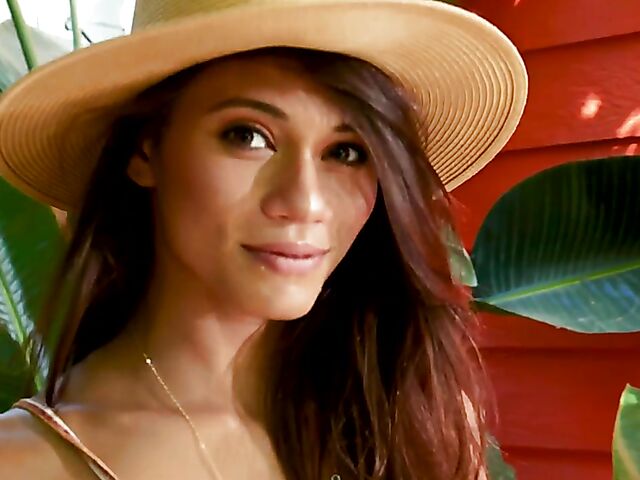 Skinny brunette model with tiny tits Hanna Le posing totally nude