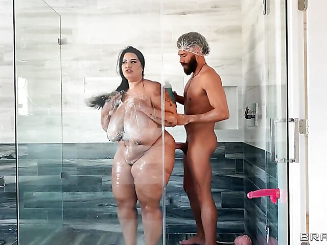 Sofia Rose - Huge tits BBW shower with a skinny guy