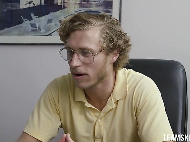 Hot latina Isabella De Santos wants her boss to put his meat in her pussy