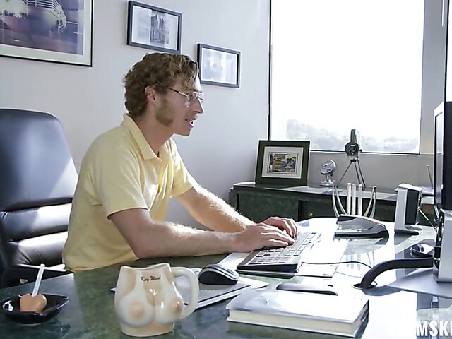 Hot latina Isabella De Santos wants her boss to put his meat in her pussy