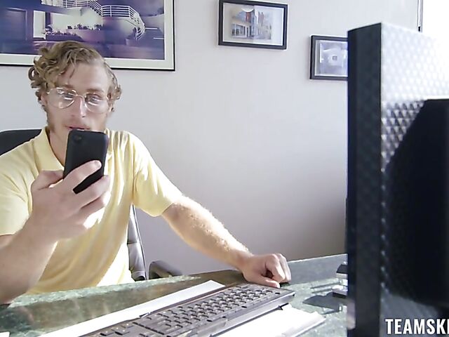 Hot latina Isabella De Santos wants her boss to put his meat in her pussy