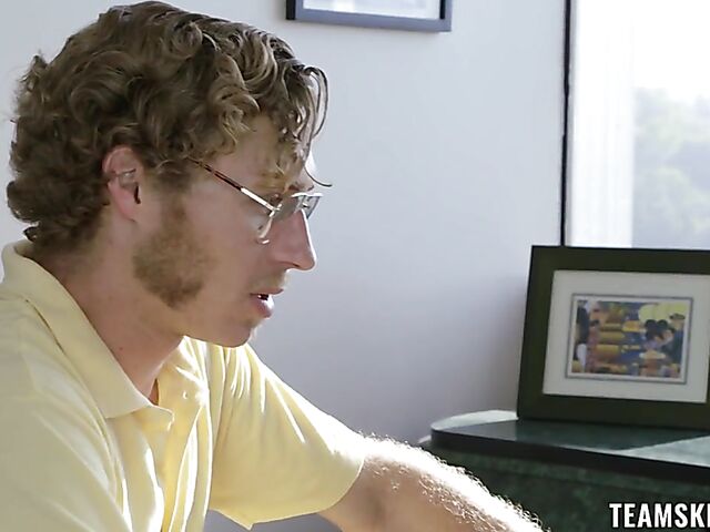 Hot latina Isabella De Santos wants her boss to put his meat in her pussy