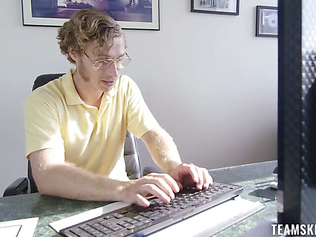 Hot latina Isabella De Santos wants her boss to put his meat in her pussy