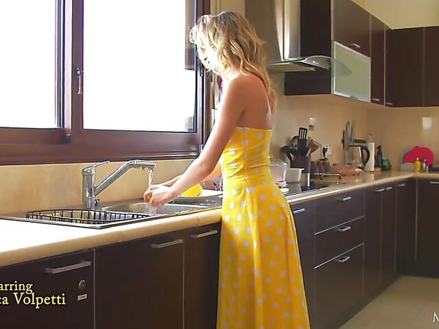 Rebecca Volpetti - Slim summer girl masturbates in the kitchen