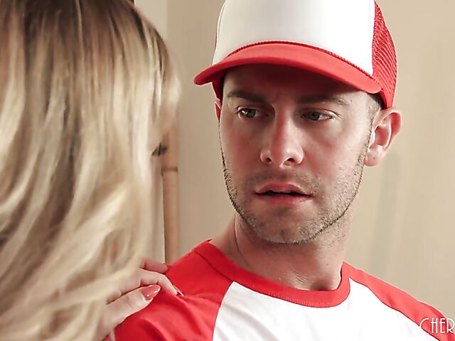 Pizza delivery boy gets paid by hot MILF Cherie Deville