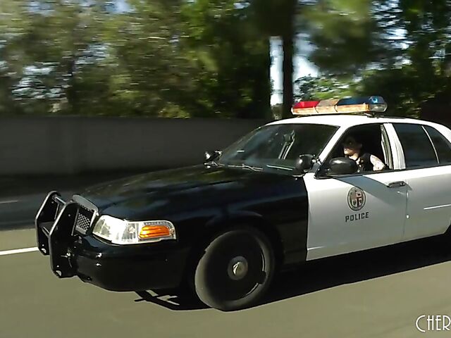 Lesbian police woman Karma RX loves Vanna Bardot's pussy