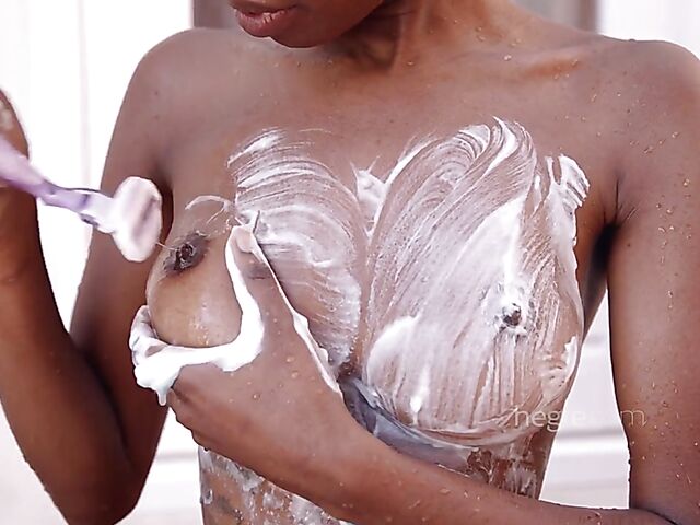 Wet ebony babe Katherina shaving pussy and legs under the shower
