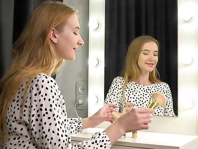 Grace Rosy slides her fingers in her pink pussy