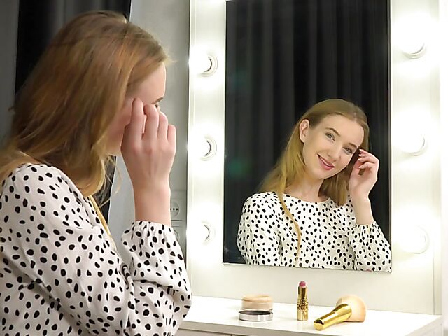 Grace Rosy slides her fingers in her pink pussy