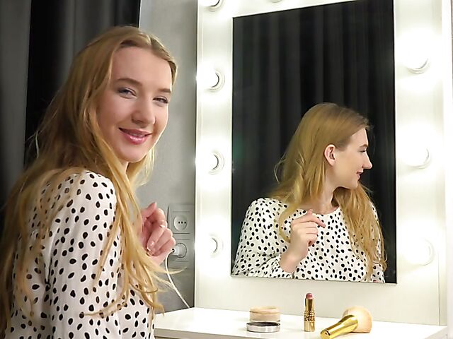 Grace Rosy slides her fingers in her pink pussy