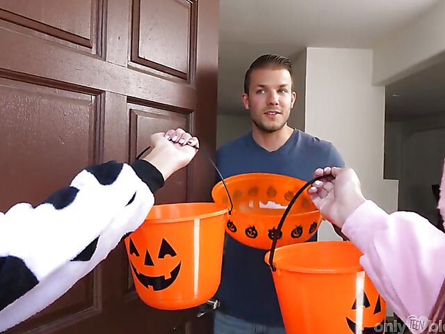 Vanna Bardot & Gia Derza - Two girls suck a cock on Halloween