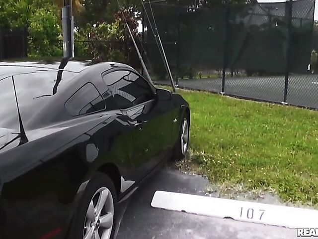 Car sex in a public place with drunk Niki