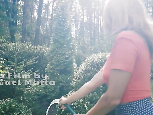 Outdoor solo strip tease in the garden with perfect babe Belka