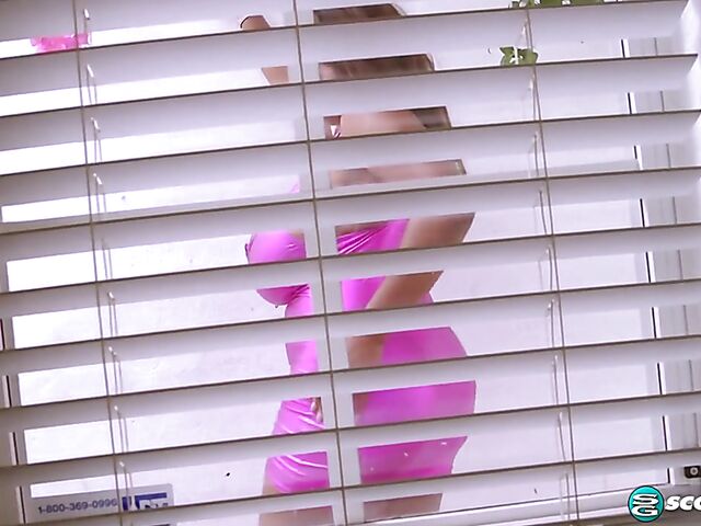 Busty ebony solo with curvy temptress Maserati