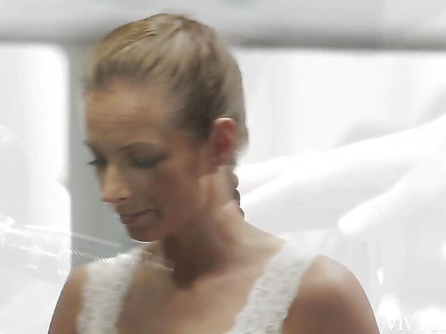 Lesbian gym babes Alyssa Bounty and Kinuski get it on