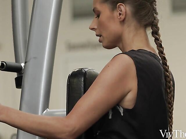 Lesbian gym babes Alyssa Bounty and Kinuski get it on