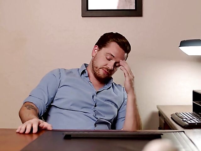 Lovely skinny threesome with Emma Hix and Kyler Quinn