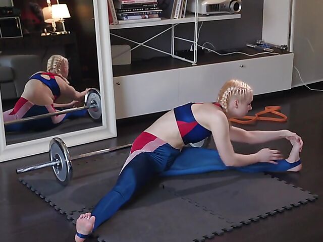 Mia gets her strapless dildo ready to fuck a cute lesbian fitness girl