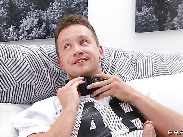 Halle Hayes - Big butt ebony doggystyle fuck with a white guy in the laundry room