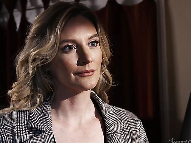 Going to bed with small tits MILF Mona Wales