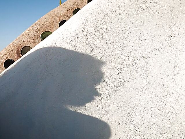 Indonesian babe Putri Cinta shows off her perfect body