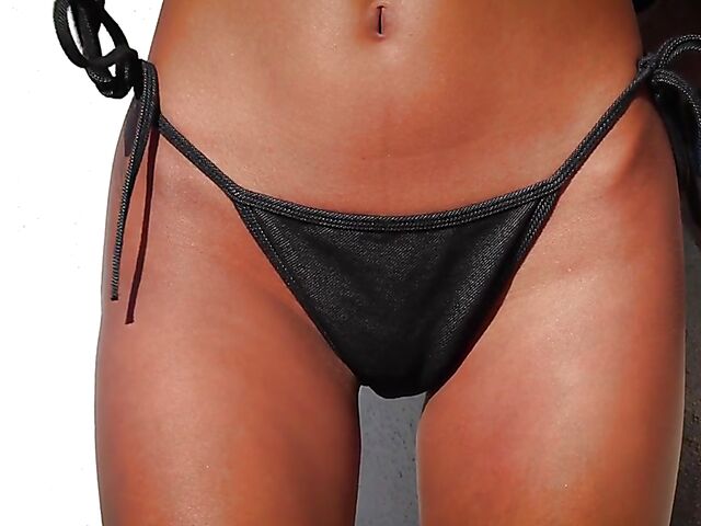 Indonesian babe Putri Cinta shows off her perfect body