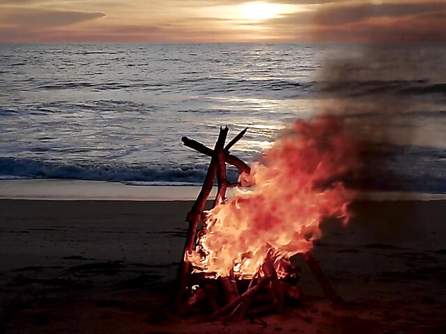 Indonesian babe Putri Cinta shows off her perfect body