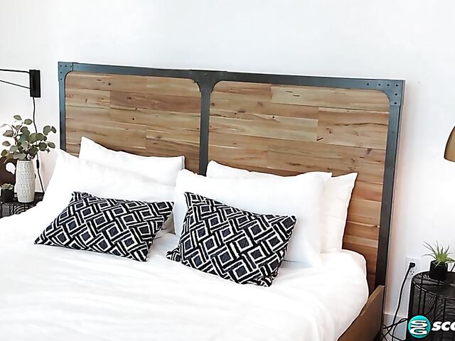 Latina MILF Anna Maria masturbates in black stockings and red shoes