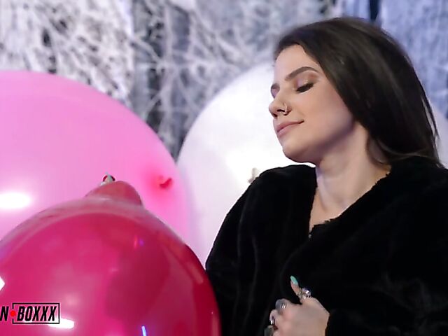 Indica Flower's big natural boobs and balloon fetish