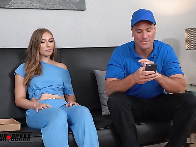 Pizza delivery guy fucks hungry slut Sera Moon